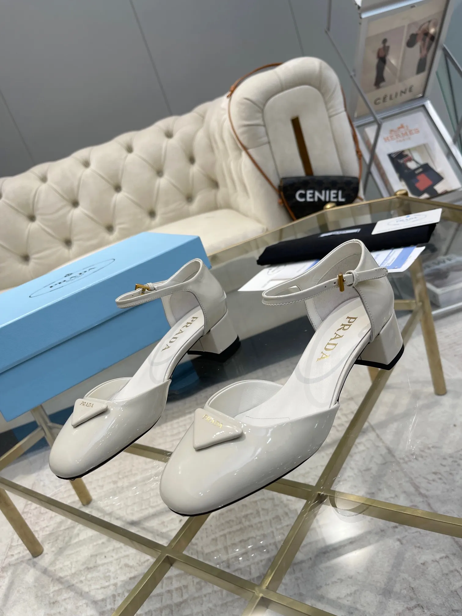 👟👟Ex-factory price 560👟👟 (imitation leather bottom-20) PRADA 👉Ready stock👈Remove the original plate and make a 1:1 replica‼ ️The highest version 👌2024Prada early spring catwalk celebrity hot style 😘The latest spring style thick heel series (genuine leather sole) (simulated leather sole) goddess must-have super beautiful on the feet 👉The upper is made of imported cow patent leather, soft and textured, lining + foot pads, imported sheepskin lining, breathable and comfortable, reverse molded brand buckle, heel height 4.5M, size 35M-39M (34 40 4142 Custom-made (no returns or exchanges)